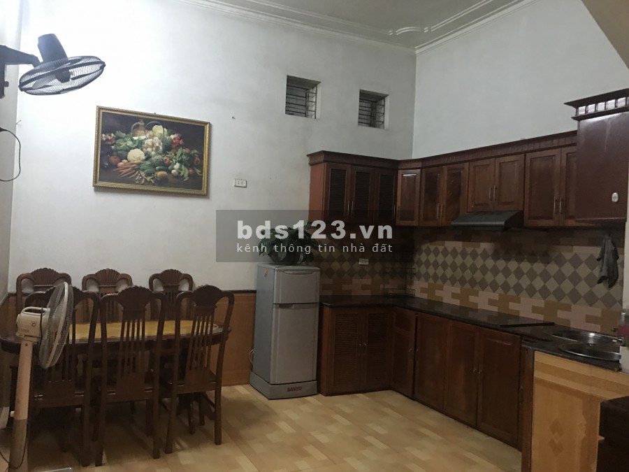 Cho thuê nhà 3 tầng, diện tích 155m, tổ 13 Thạch Bàn