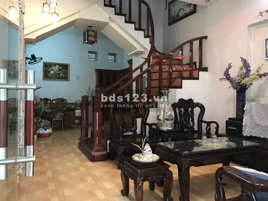 Cho thuê nhà 3 tầng, diện tích 155m, tổ 13 Thạch Bàn