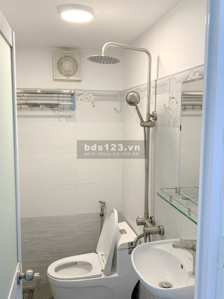 Nhà mới (nở hậu/lầu/ST/2pn - có máy lạnh) hẻm 100 Bùi Minh Trực P5 Q8