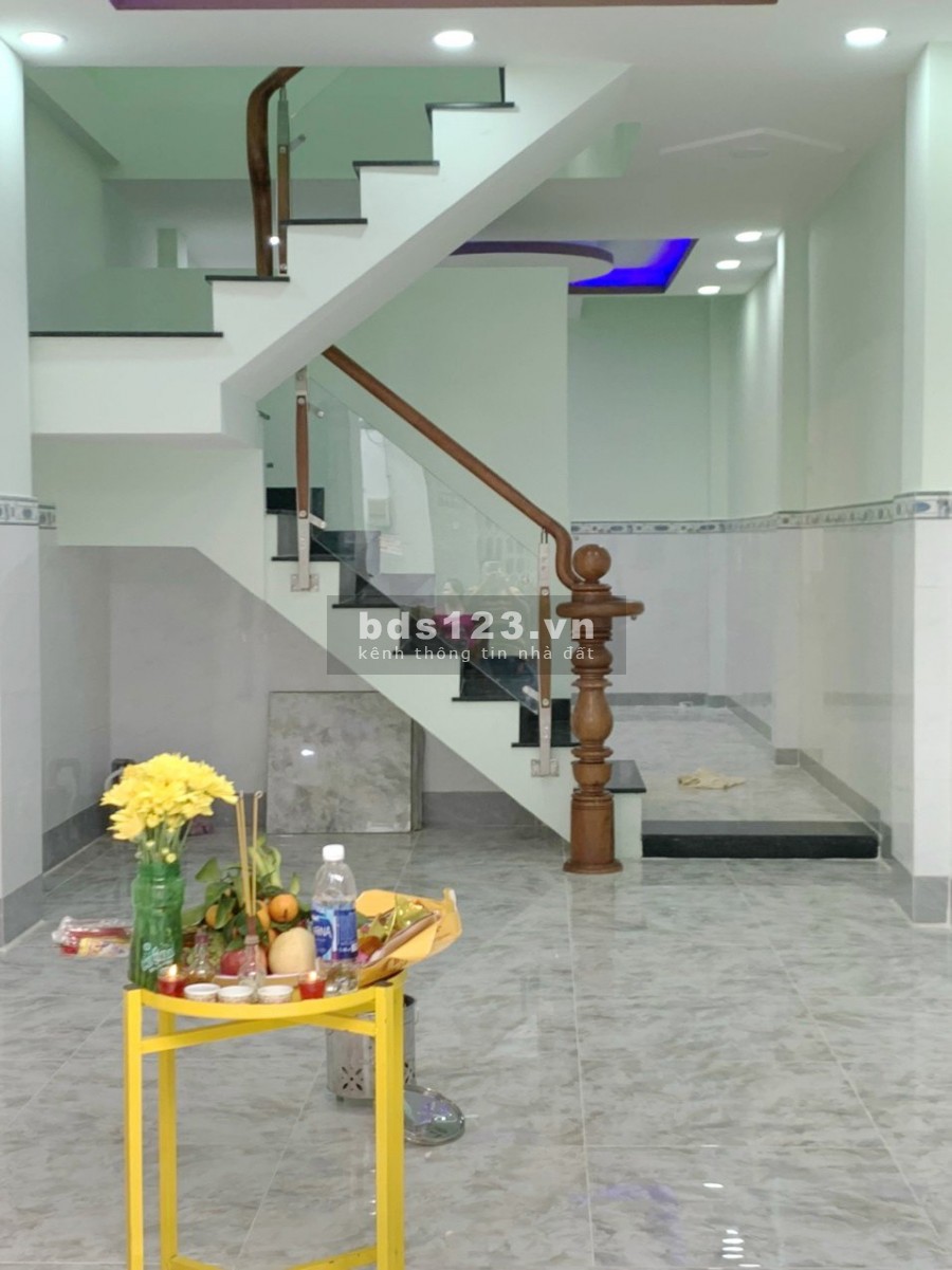 Nhà mới (nở hậu/lầu/ST/2pn - có máy lạnh) hẻm 100 Bùi Minh Trực P5 Q8