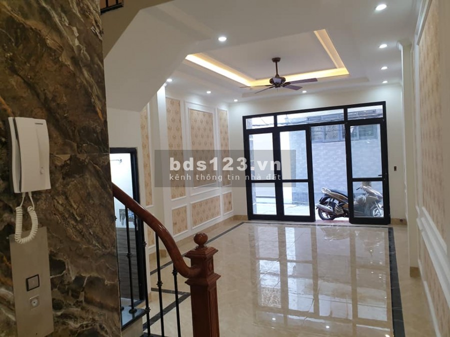 Cực hiếm nhà phố Nguyễn Văn Cừ - Long Biên 70 m2, MT 7.3 mét giá chỉ 3.9 tỷ