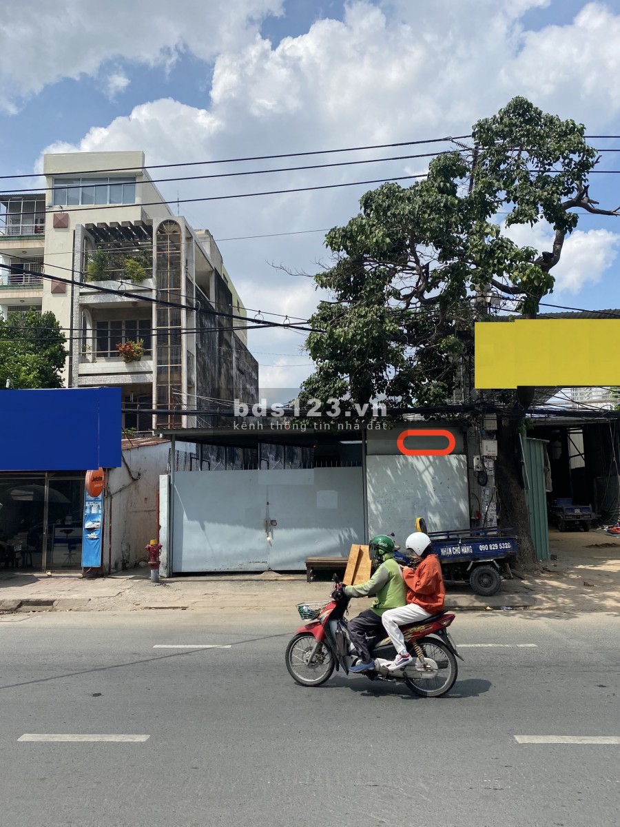 Mặt tiền Nguyễn Xí 8x50m 1trệt, Gác suốt. Chỉ 60tr/th.