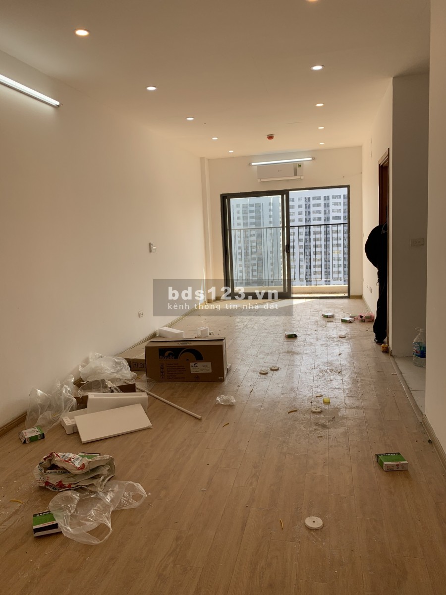Cho thuê Chung cư Golden West Lê Văn Thiêm 3 ngủ cơ bản 12 triệu. Lh 0377983070