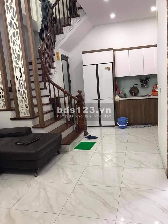 Bán nhà Định Công Hạ, Hoàng Mai 30m 5 tầng giá chỉ 2.8 tỷ