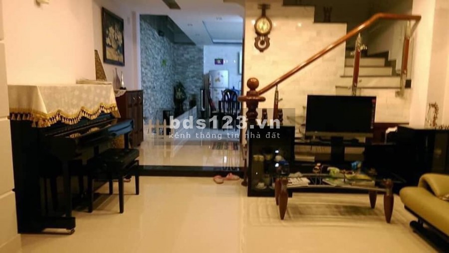 Bán nhà đẹp P Tân Sơn Nhì 5.5 x 15 nở hậu - Hẻm xe tải