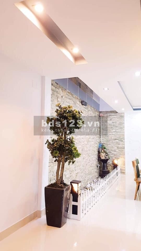 Bán nhà đẹp P Tân Sơn Nhì 5.5 x 15 nở hậu - Hẻm xe tải