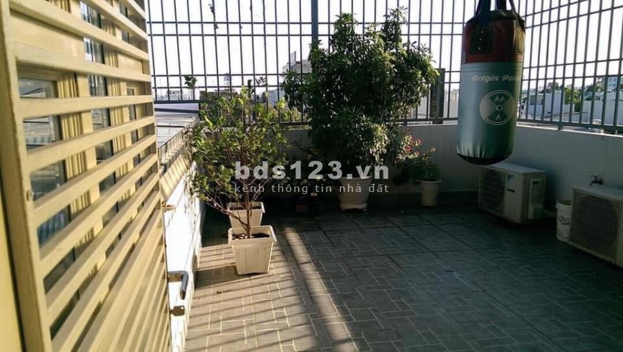 Bán nhà đẹp P Tân Sơn Nhì 5.5 x 15 nở hậu - Hẻm xe tải
