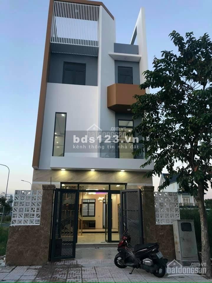 Bán nhà 6x18 sổ hồng riêng mặt tiền KDT mới Bình Chánh
