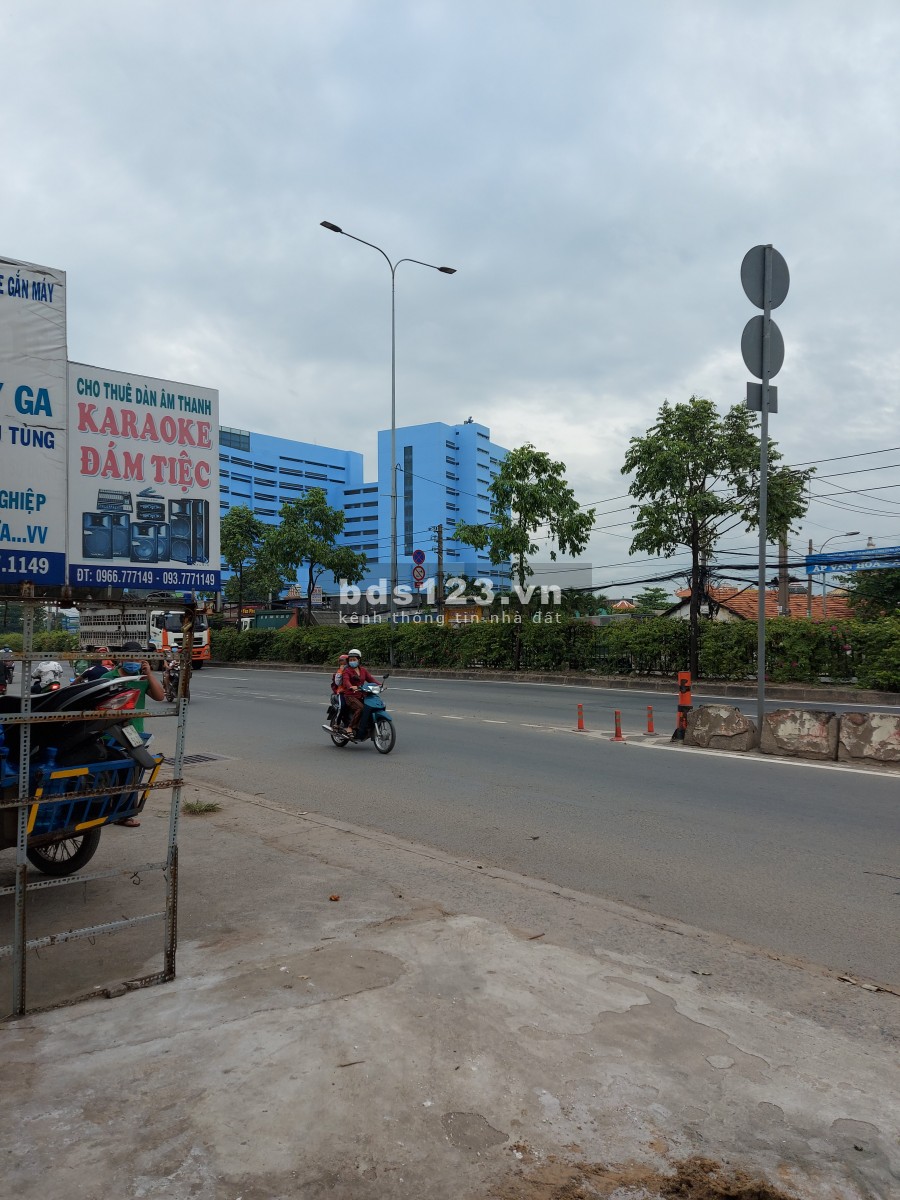 Cho thuê mặt tiền QL22 gần chợ đầu mối Hóc Môn