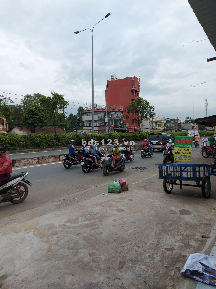 Cho thuê mặt tiền QL22 gần chợ đầu mối Hóc Môn