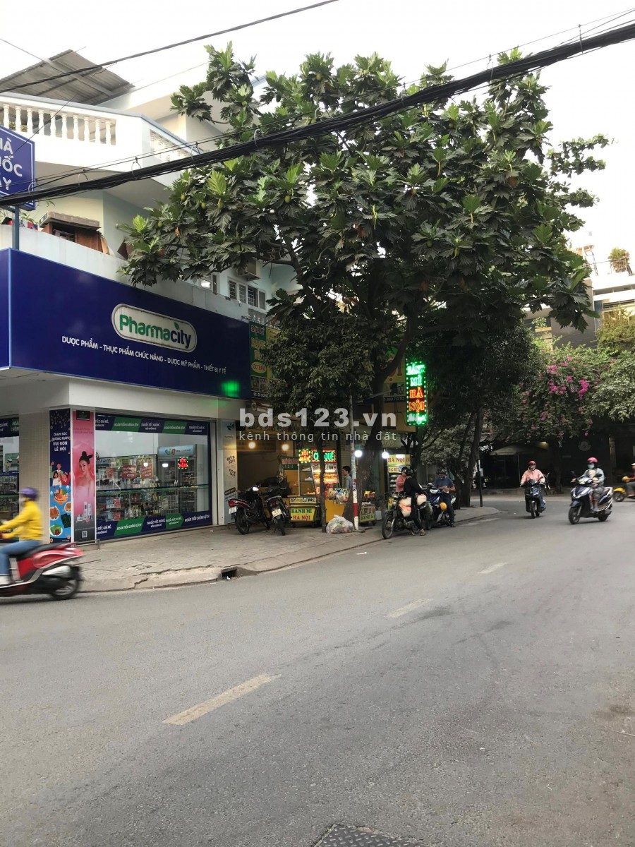 Cho thuê nhà 2 mặt tiền đẹp nhất khu K300, đường A4 và Lê Trung Nghĩa. Giá 60tr/tháng. LH 0796456889