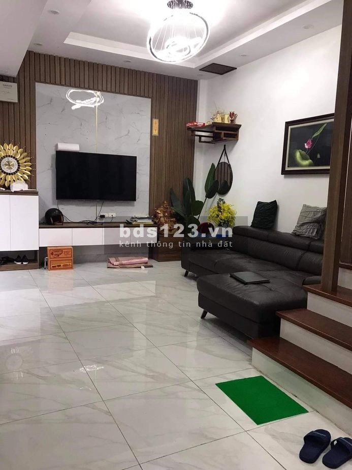 Bán nhà Định Công Hạ, Hoàng Mai 30m 5 tầng giá chỉ 2.8 tỷ