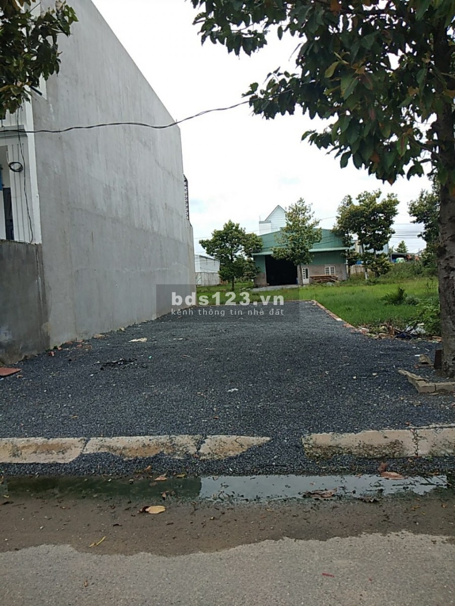 Bán gấp lô đất nền gần làng đại học quốc tế việt đức
