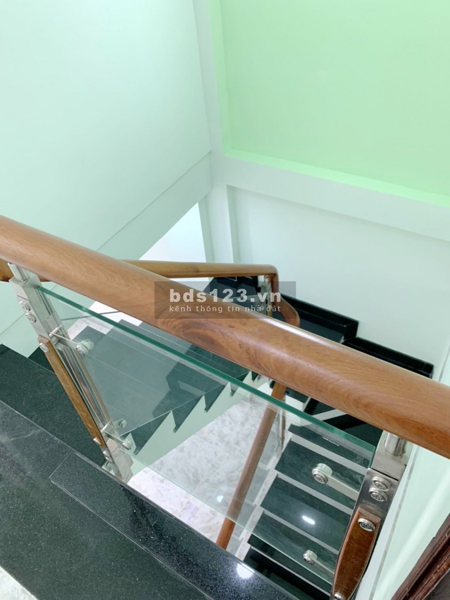 Nhà mới (nở hậu/lầu/ST/2pn - có máy lạnh) hẻm 100 Bùi Minh Trực P5 Q8