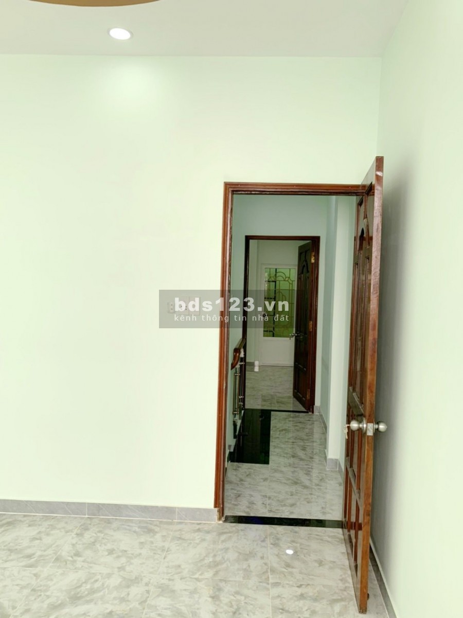Nhà mới (nở hậu/lầu/ST/2pn - có máy lạnh) hẻm 100 Bùi Minh Trực P5 Q8
