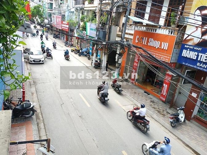 Bán nhà Nguyễn ngọc Nại DT:80m MT: 8 m cách phố 30m Đường ô tô