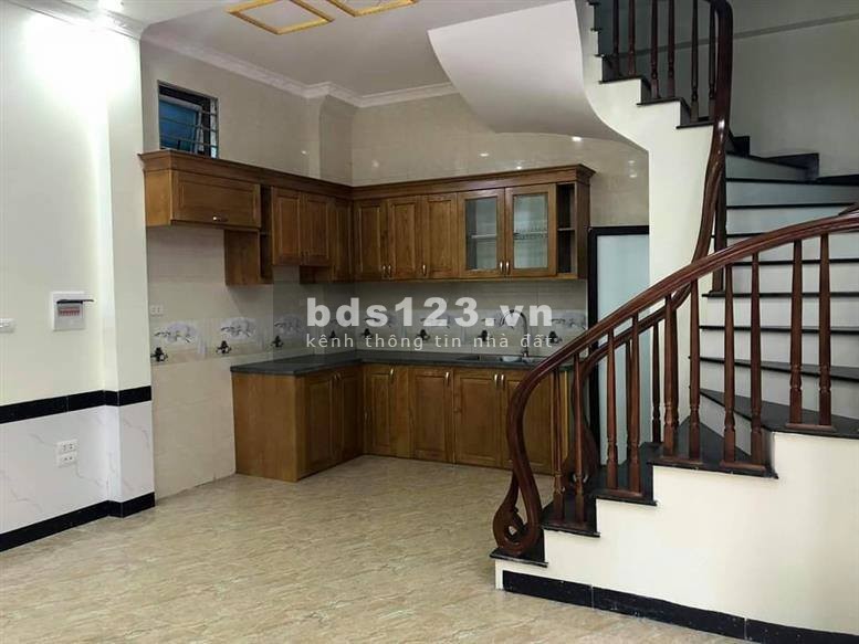 Bán gấp nhà ngõ 426 đường Láng giá 3,65 tỷ, 32mx5T, Mới đẹp, đủ NT