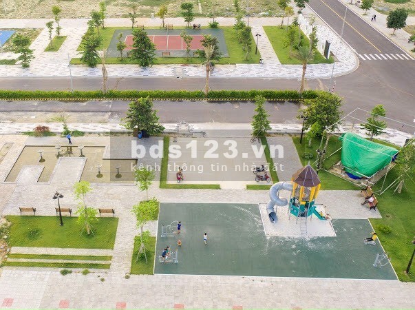 Khách cần bán lô đất 250 m2, cách biển 300m,