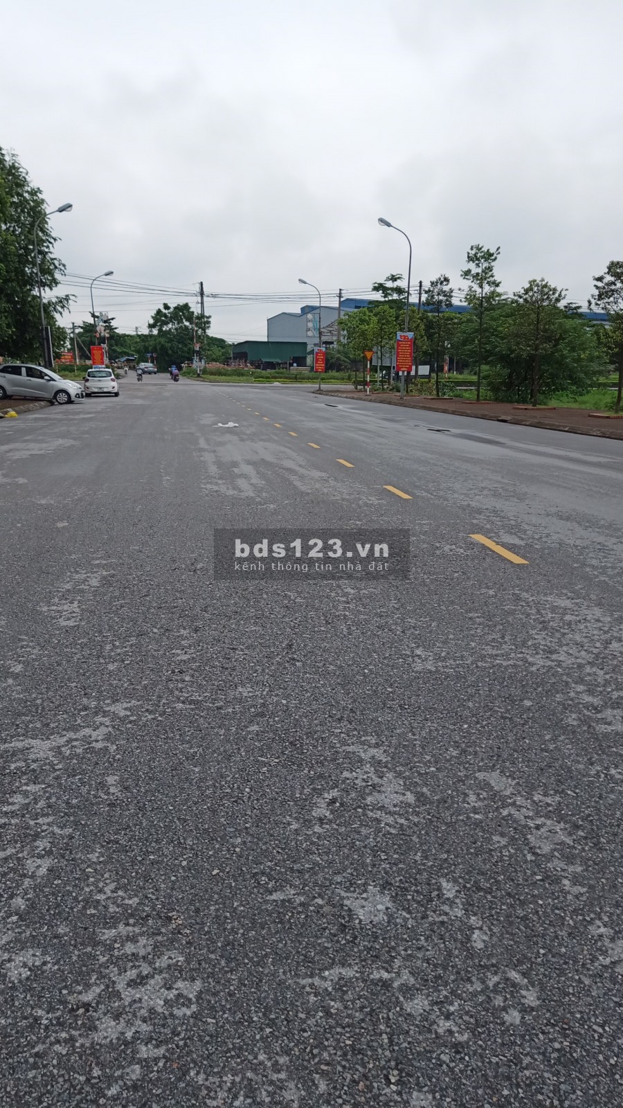 Đất cực đẹp, khu Huyện Ủy, kinh doanh tốt, cách đường tàu chỉ 29m. lh 0835459289