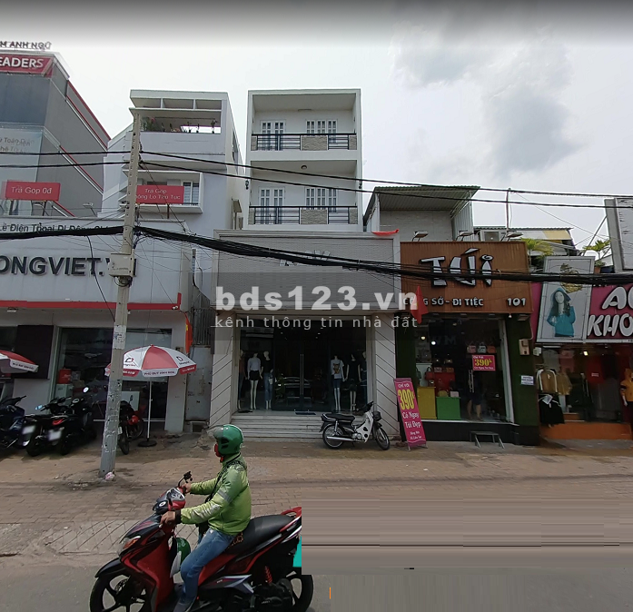 Nhà Mặt Tiền Đường Yên Thế, khu gần sân bay
