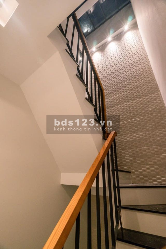 Bác sĩ chuyển Công tác Bán gấp nhà đẹp ở ngay Bệnh viện Chợ Rẫy, Nguyễn Chí Thanh, Quận 11 chỉ 30m, 3PN, 3 WC Chỉ Còn 2 tỷ 950