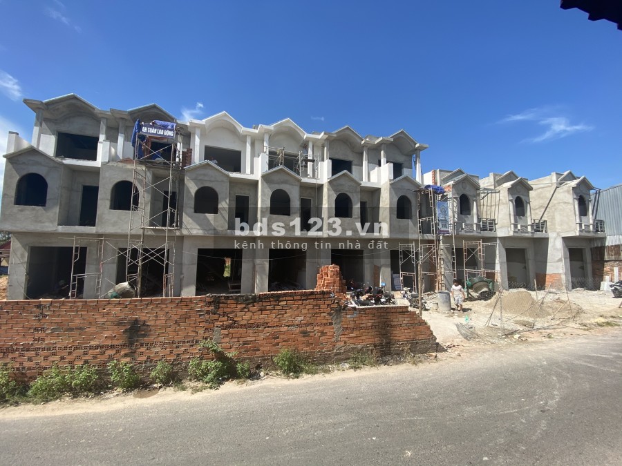 Nhà 1 trệt 2 lầu Thủ Dầu Một, Sổ Hồng Riêng,GPXD từng căn