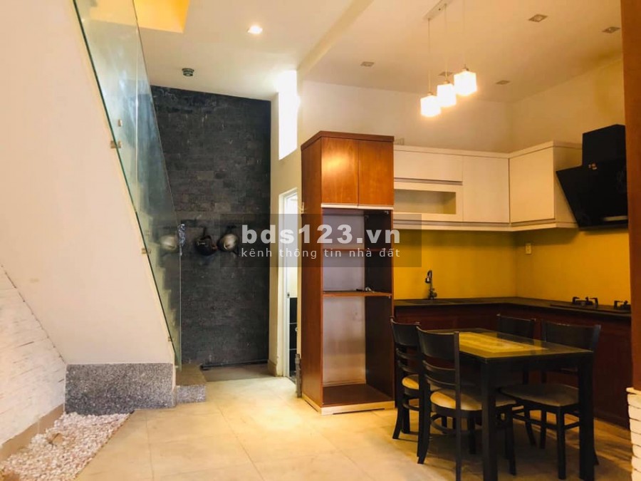 Nhà hẻm 4m Hồ Bá Kiện, p.15, Q.10, dt:3.9×11, hai lầu, giá 5.1 tỷ.