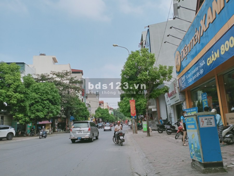 Cần bán căn nhà cách phố Ngô Xuân Quảng 50m