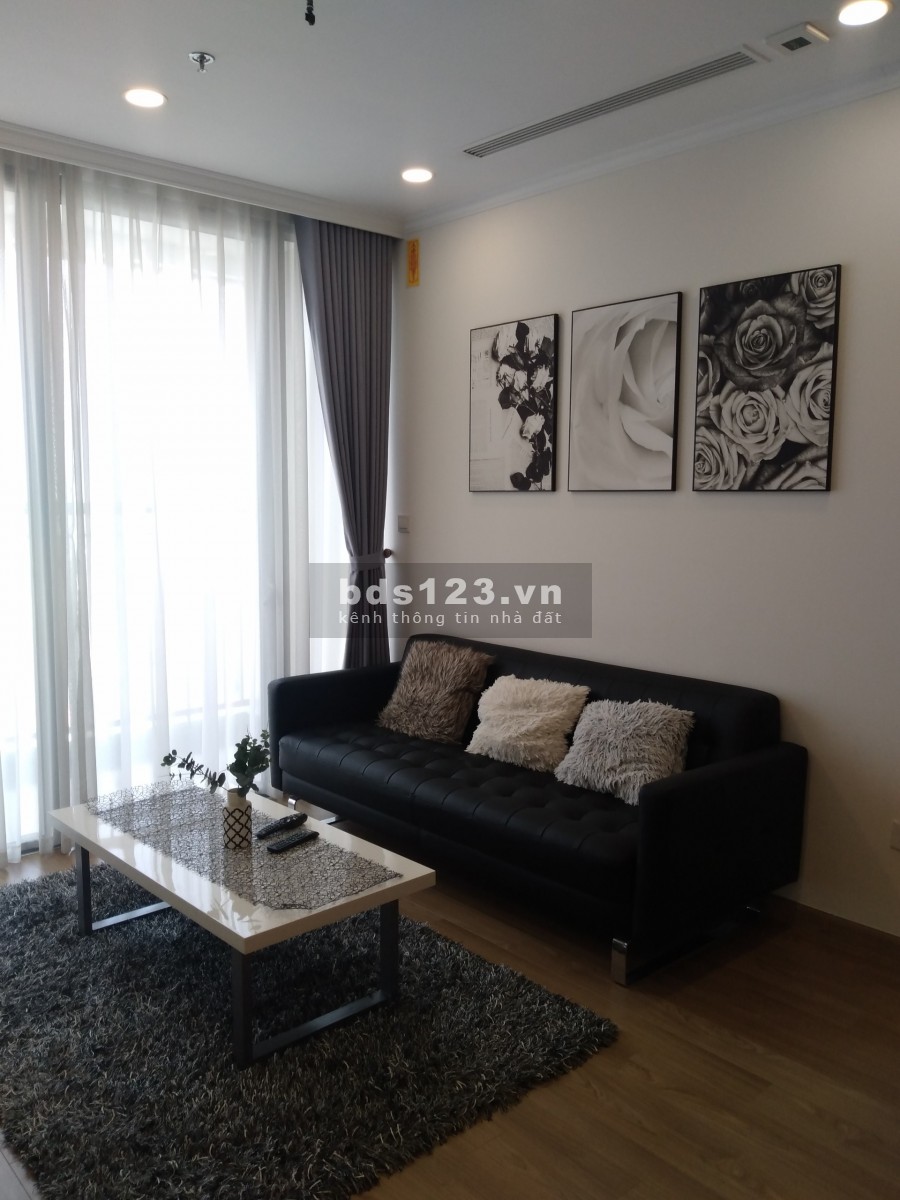 Bán gấp căn hộ 2 ngủ, 61m, full đồ cao cấp tại Mon City