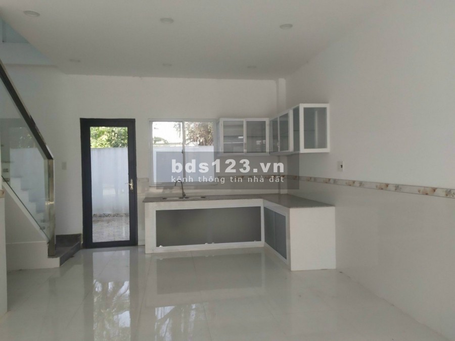 Nhà cần bán 5x20 nằm trên đường Hoàng Phan Thái !!!!