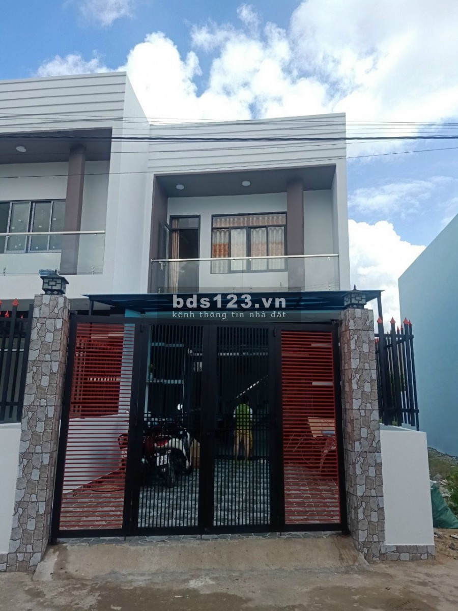 Nhà cần bán 5x20 nằm trên đường Hoàng Phan Thái !!!!