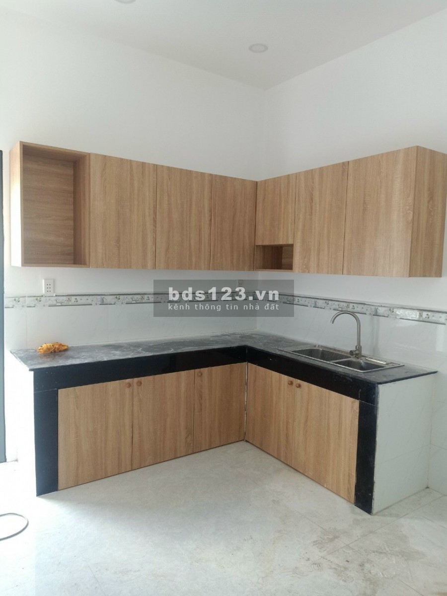 Nhà cần bán 5x20 nằm trên đường Hoàng Phan Thái !!!!