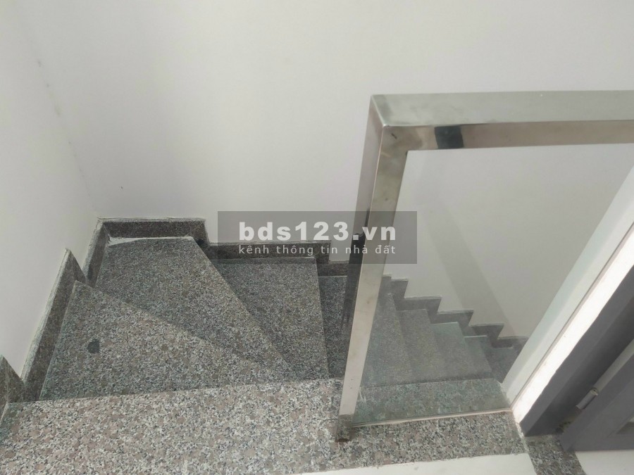 Nhà cần bán 5x20 nằm trên đường Hoàng Phan Thái !!!!