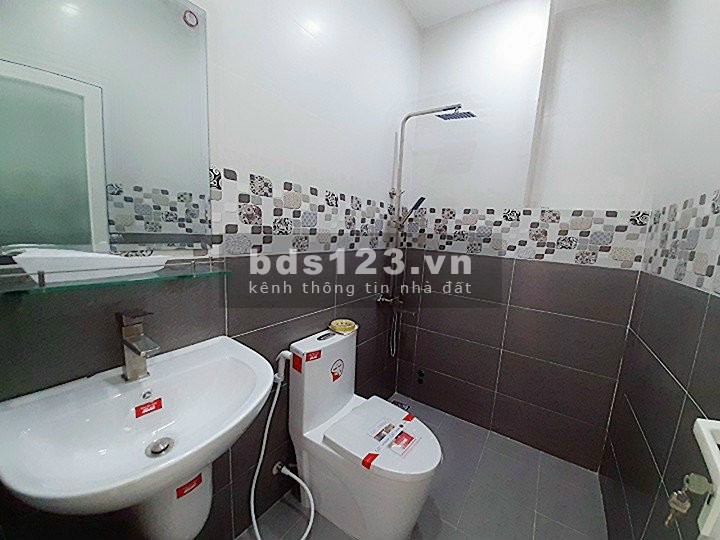 Nhà cần bán 5x20 nằm trên đường Hoàng Phan Thái !!!!