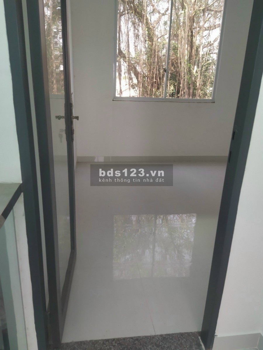 Nhà cần bán 5x20 nằm trên đường Hoàng Phan Thái !!!!