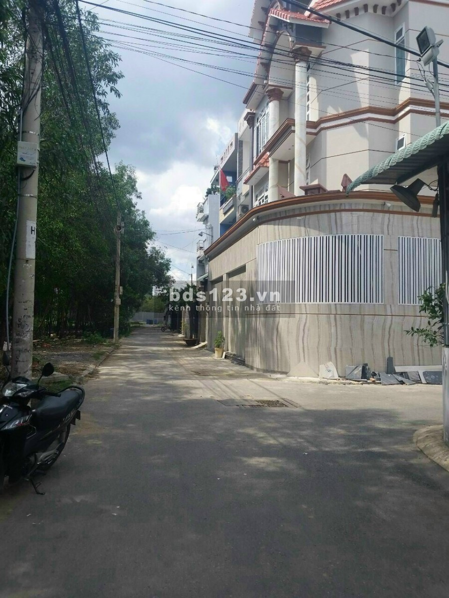 Bán nhà chính chủ 1 trệt 1 lầu ngay cạnh chợ Chánh Lưu, SHR, 150m2 LH: 0945.147.370