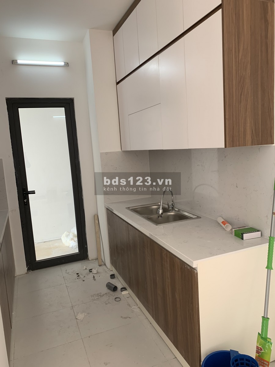 Cho thuê Chung cư Golden West Lê Văn Thiêm 3 ngủ cơ bản 12 triệu. Lh 0377983070