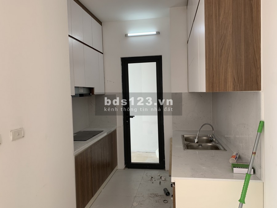 Cho thuê Chung cư Golden West Lê Văn Thiêm 3 ngủ cơ bản 12 triệu. Lh 0377983070