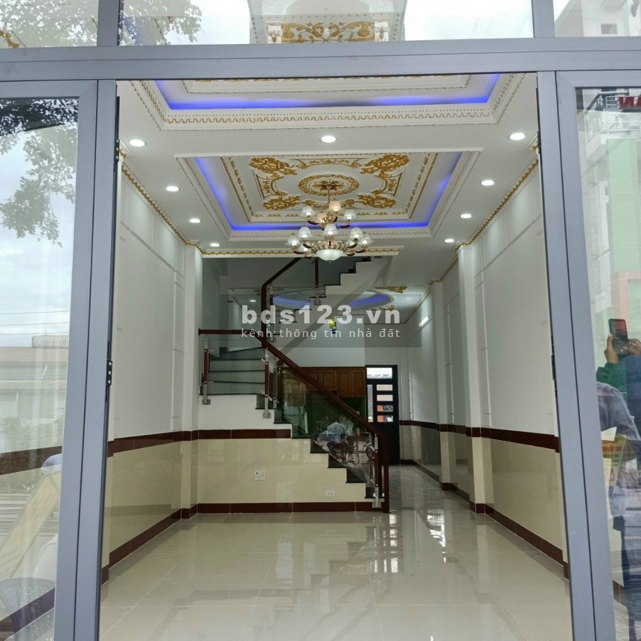 Chính chủ bán nhà 1 TRỆT 2 LẦU ngay chợ Phú Phong, MT ĐT743 giá rẻ, sân ô tô, thuận tiện kinh doanh
