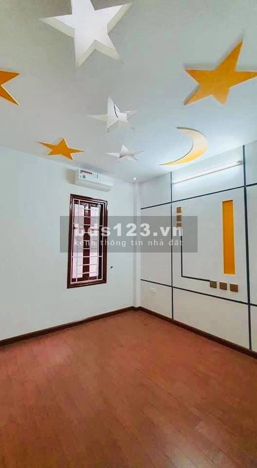 Bán nhà lô góc ngõ 1150 Láng – Chùa Láng, 50m2 * 5T, ngõ thông, cho thuê cực tốt, giá 5,1 tỷ.