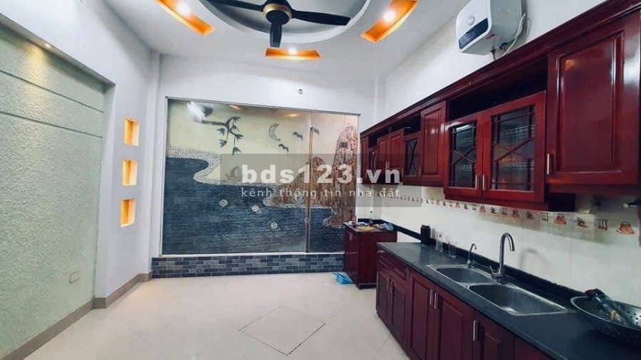 Bán nhà lô góc ngõ 1150 Láng – Chùa Láng, 50m2 * 5T, ngõ thông, cho thuê cực tốt, giá 5,1 tỷ.