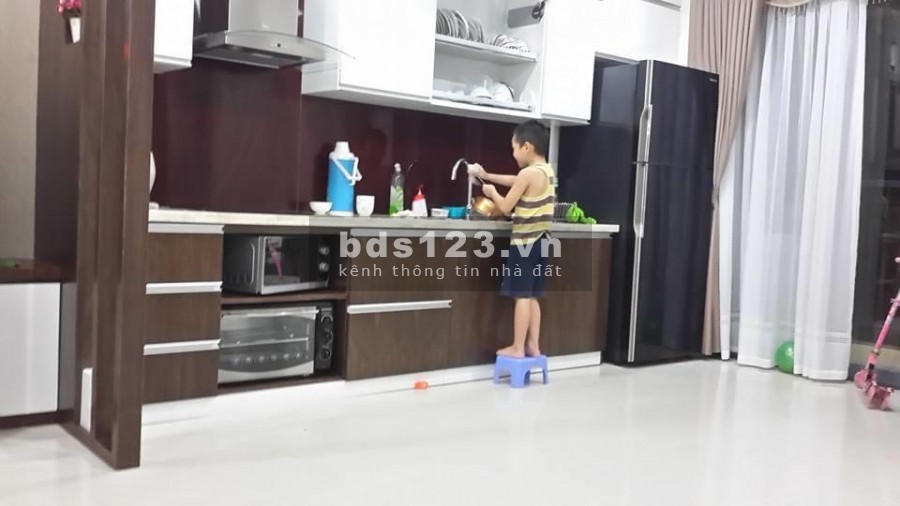 Cho thuê Chung cư 102 Trường Chinh 2 ngủ full 90m2 11 triệu. Lh 0377983070