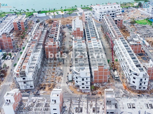 Bán Nhà Phố Liền Kề View Sông - Gần KCN Thuận Đạo