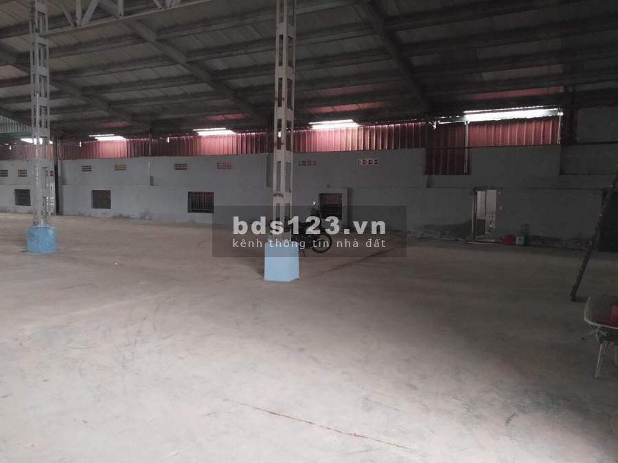 Cho thuê kho xưởng tại Thủ Dầu Một Bình Dương. Diện tích 1200m2. Có văn phòng, điện 3 pha. Đường nhựa xe container. Thích hợp làm kho, sx nhẹ