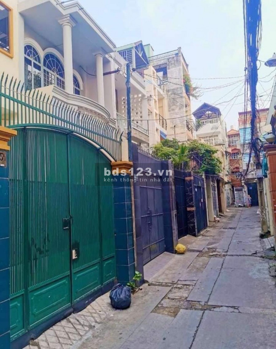 Hẻm xe hơi đỗ cổng - Sát mặt đường Thích Quảng Đức. Giá cực tốt ở Phú Nhuận