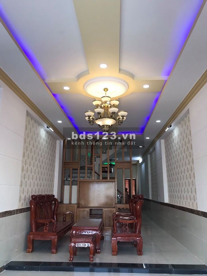 Quận 10, Hẻm 3,3m, Ba Tháng Hai, 4 tỷ, nhà 2 tầng, Chủ ở lâu đời