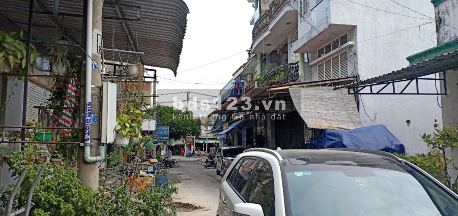 Nhà đối diện chợ Dĩ An 1 Tp Dĩ An Bình Dương .