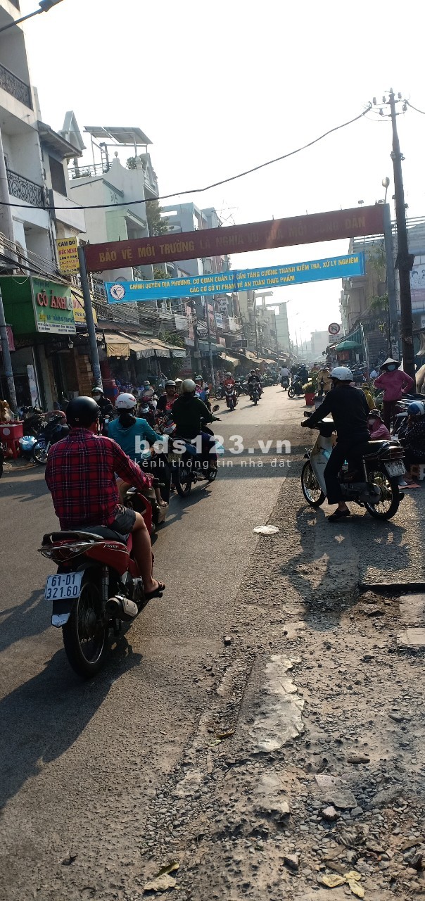 Nhà đối diện chợ Dĩ An 1 Tp Dĩ An Bình Dương .
