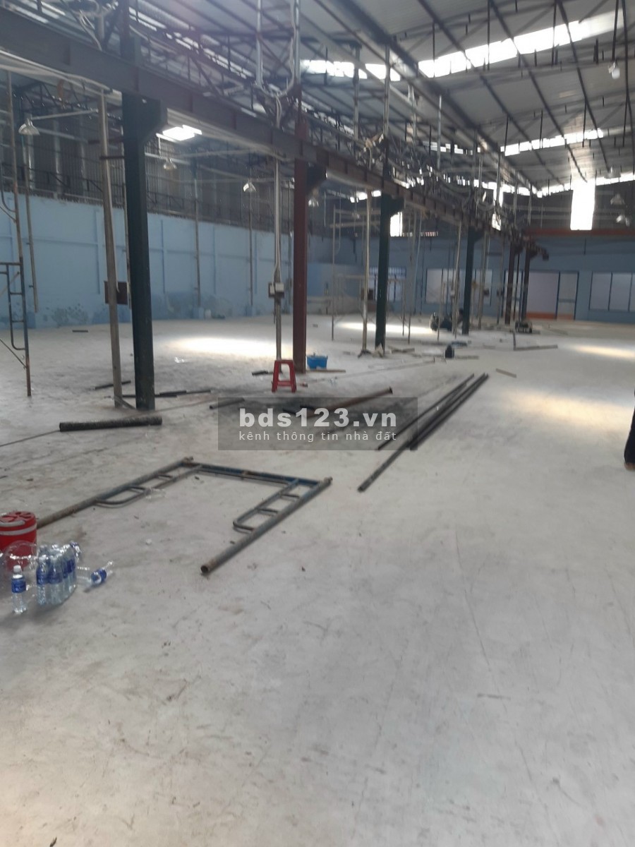Cho thuê kho xưởng tại Thủ Dầu Một Bình Dương. Diện tích 1200m2. Có văn phòng, điện 3 pha. Đường nhựa xe container. Thích hợp làm kho, sx nhẹ