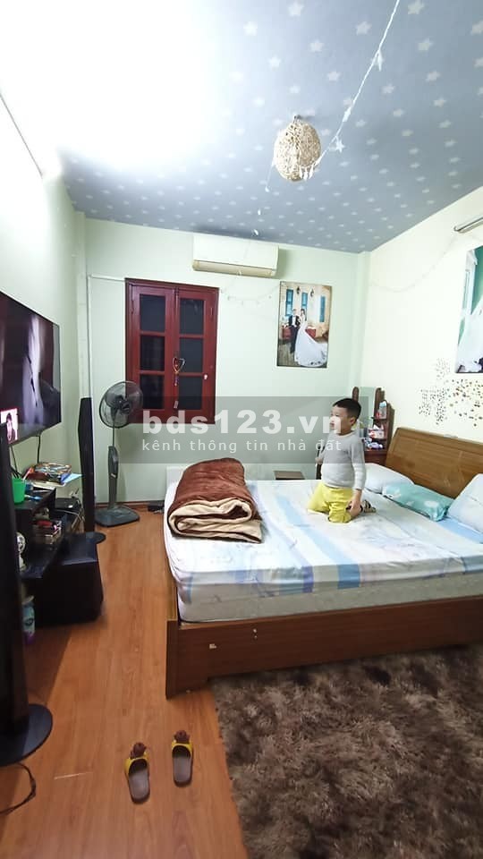 Bán nhà đường Cách mạng tháng 8, DT: 40m2, 4 tầng, Giá 4 tỷ 950.